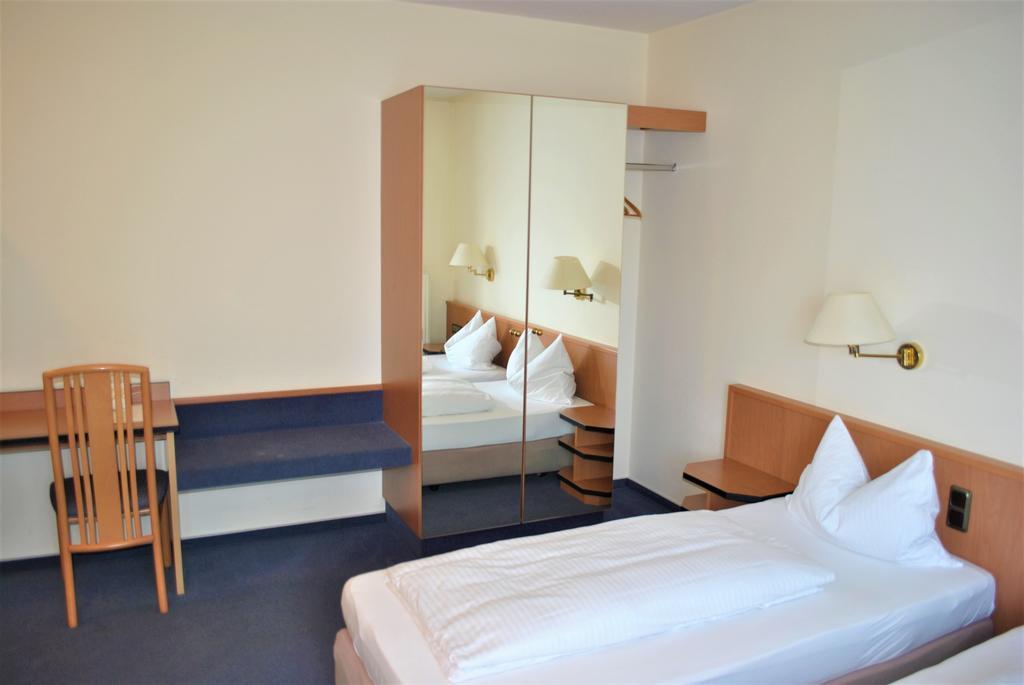 Hotel Garni Am Schaefersberg Niedernhausen Quarto foto