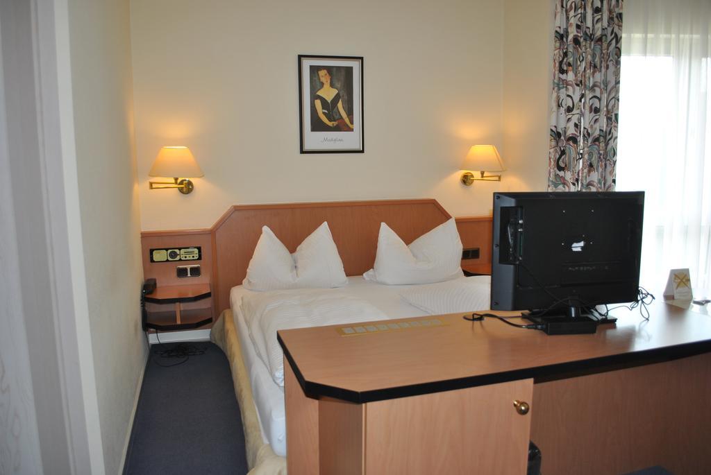 Hotel Garni Am Schaefersberg Niedernhausen Quarto foto