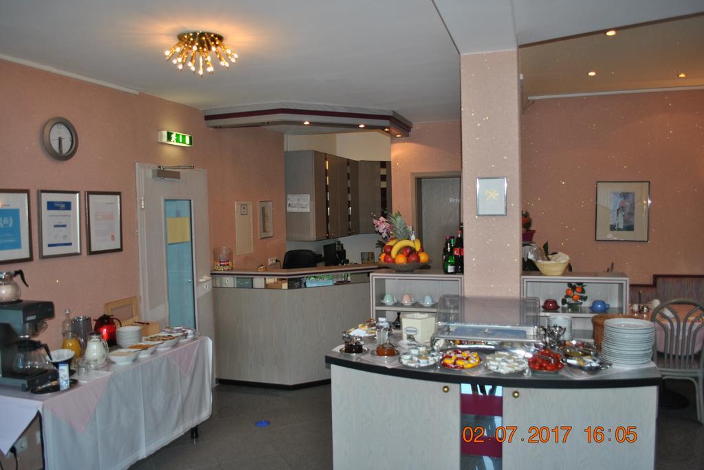 Hotel Garni Am Schaefersberg Niedernhausen Exterior foto