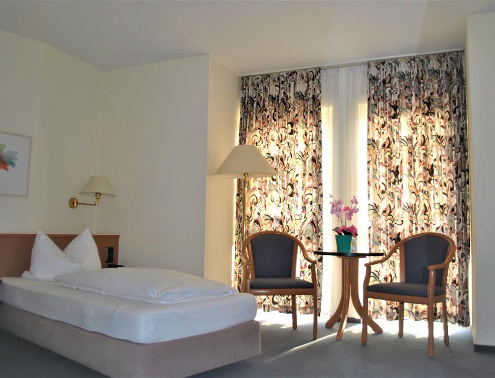 Hotel Garni Am Schaefersberg Niedernhausen Quarto foto
