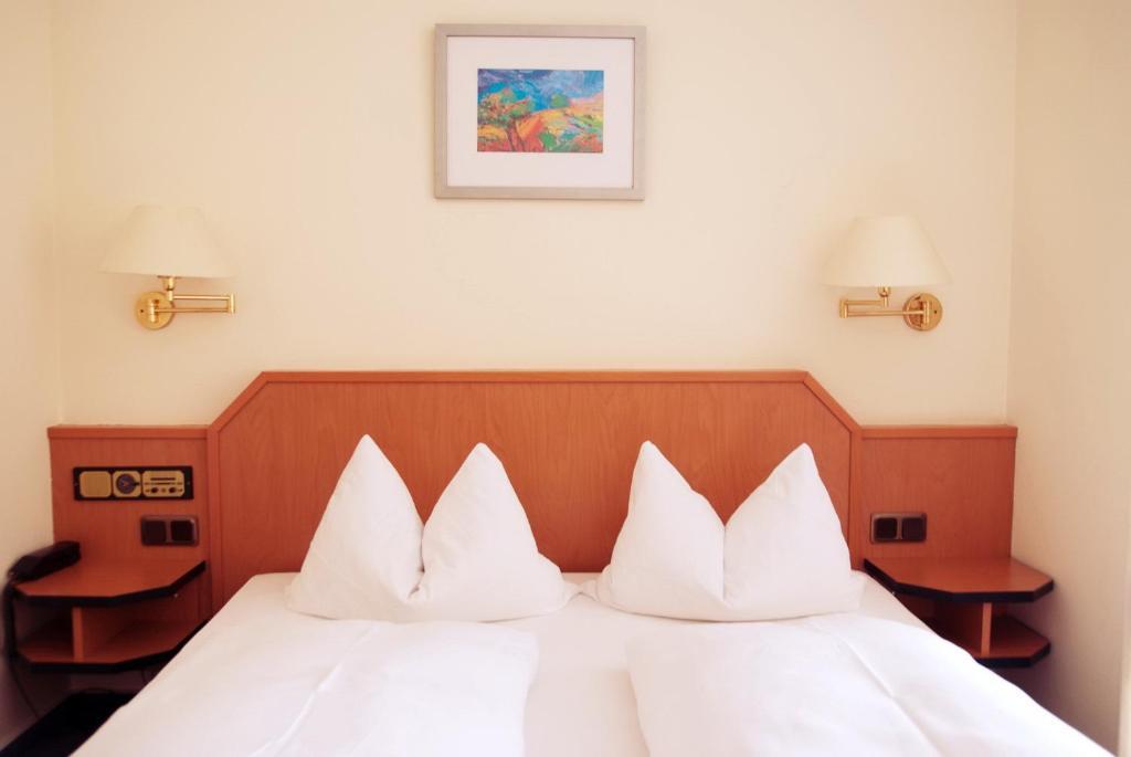 Hotel Garni Am Schaefersberg Niedernhausen Quarto foto